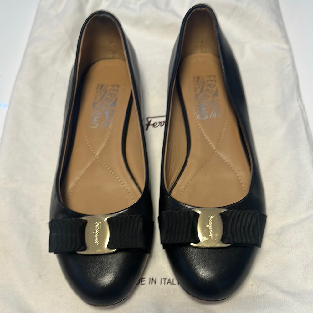 Salvatore Ferragamo Black Varina Ballet Flats with Bows Size 38 850$ Value